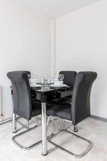 Serene Luxury I 2BDR l Sleeps 5 I Super Fast WiFi l Free parking - 4