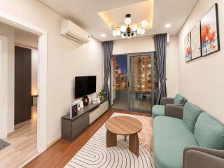 Monarchy Apartment with Dragon Bridge View - 1