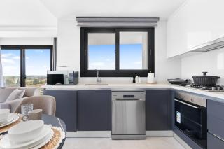 Globalstay Modern 1BR Apartment with Infinity Pool - 4