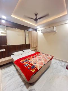Hotel VRINDA NIKUNJ 966o9o1oo6 - 20mtr I 1min walking from ShreeNath Ji temple Nathdwara By SK - 9