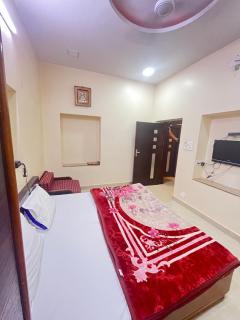Hotel VRINDA NIKUNJ 966o9o1oo6 - 20mtr I 1min walking from ShreeNath Ji temple Nathdwara By SK - 7