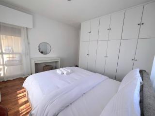 Hawaii Suntan 3 Bedroom Seaside Apartment - 2