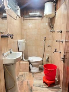 Hotel Green Hills - Prime Location on MG Marg - 4