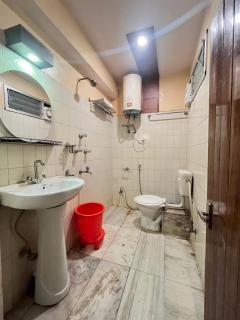 Hotel Green Hills - Prime Location on MG Marg - 6