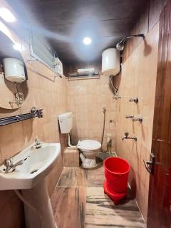 Hotel Green Hills - Prime Location on MG Marg - 5