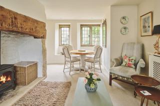 Lovedays Cottage, A Luxury 16th Century home in Painswick - 8