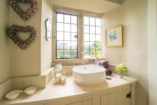 Lovedays Cottage, A Luxury 16th Century home in Painswick - 5