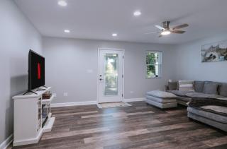 Fox Lake Extended Stay Furnished Suite - 2