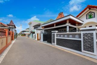 OYO 95178 Azifa Guest House - 0