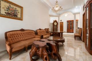 OYO 95178 Azifa Guest House - 8