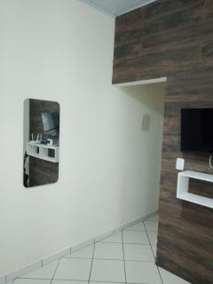Iporã casa simples Ar-cond, wi-fi, smartv, máquina de lavar 6 pessoas, equipado com churrasqueira, garagem para 4 carros sendo 2 coberta, Hop Independente - 7