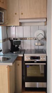 Modern Family Stay near CNE | Parking & Workspace - 7