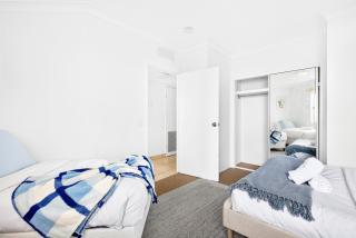 Immaculate Beachfront Views, Pool, Spa, Parking - 3