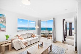 Immaculate Beachfront Views, Pool, Spa, Parking - 7