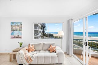 Immaculate Beachfront Views, Pool, Spa, Parking - 6
