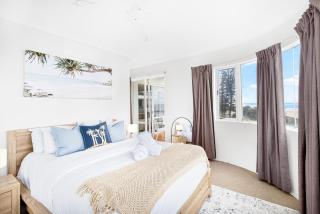 Immaculate Beachfront Views, Pool, Spa, Parking - 5