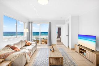 Immaculate Beachfront Views, Pool, Spa, Parking - 0