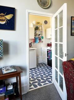 Colourful balcony flat, Dalby Square & sea views - 4