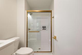 Stylish ND Haven 2B2BA Balcony Parking - 7