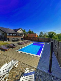 Natura Lux Holiday House with Pool and Jacuzzi - 1