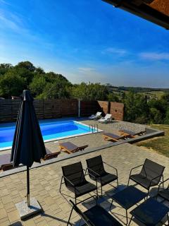 Natura Lux Holiday House with Pool and Jacuzzi - 3