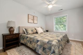 Modern Luxury Condo Walk to Notre Dame 2BR2BA - 8