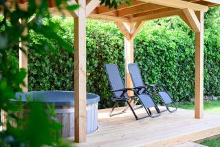 Romantic Veluwe Chalet with Private Hot Tub and Fully Fenced Garden - 4
