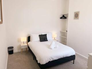 Wonderful 3 Bed in Old Market - 5