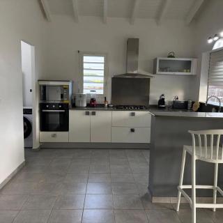Maison Baie-Mahault avec jardin et terrasse - 3