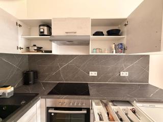 Modern Apartment near Audi & City Center - 9