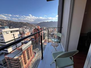Luxury Apartment - City Views, Gym, Work & Mall - 9