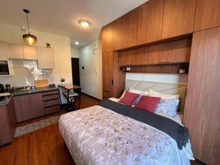 Luxury Apartment - City Views, Gym, Work & Mall - 3