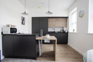 Lovely Open Plan 1 Bedroom Apartment in Bolton - 9