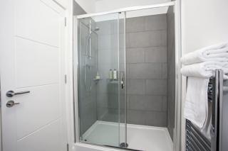 Lovely Open Plan 1 Bedroom Apartment in Bolton - 7