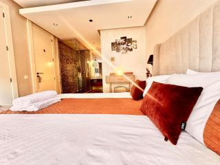 Beautiful duplex with private garden, BBQ & pool - 1