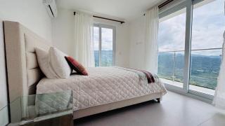 Wake Up to Ocean & Mountain Views 3BR, 2B - 9