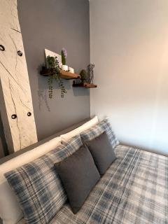 Willenhall Old Town Duplex Apartment - 6