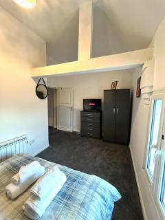 Willenhall Old Town Duplex Apartment - 5