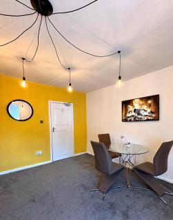 Willenhall Old Town Duplex Apartment - 8