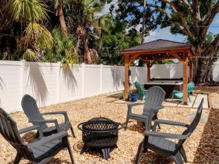 Annies Escape - Private Hot Tub - Near Siesta Key - VR25-00183 - 0