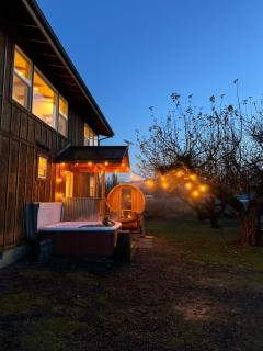 Homestead Villa - HotTub & Sauna Retreat - 4