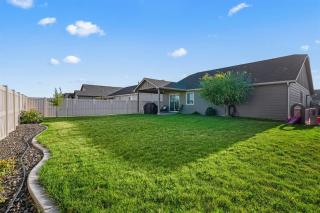 Plant-Filled House Covered Patio Near Caldwell - 5