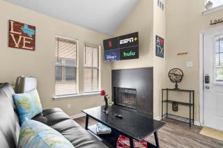 2BR 1BA Two Story Condo w Gated Pool and Vaulted Bedroom ATX by Austin Vacay - 3