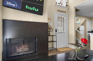 2BR 1BA Two Story Condo w Gated Pool and Vaulted Bedroom ATX by Austin Vacay - 2