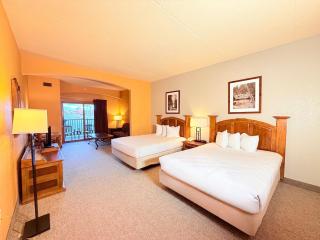 Magnificent 3-BR 3BA with Jacuzzi, Fireplaces and FREE Waterpark Passes! Chula Vista 22320 - 5