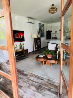 Alaya's stunning studio with a beautiful garden - 9