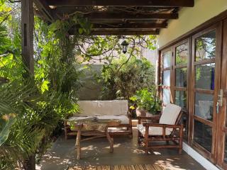 Alaya's stunning studio with a beautiful garden - 7