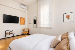 Design Deco Three Bedroom in Bologna Downtown - 2