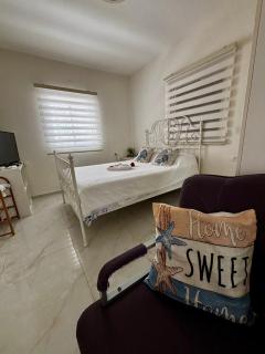 Beachfront Studio, fully equipped - 3