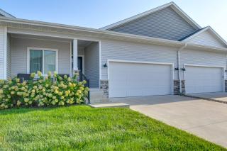 Game Nights + Family Fun! Modern Waukee Home - 8